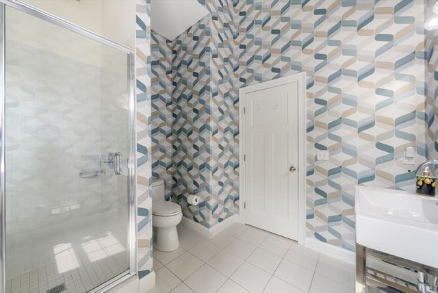 126 Walnut St 126, Wellesley, MA 02481