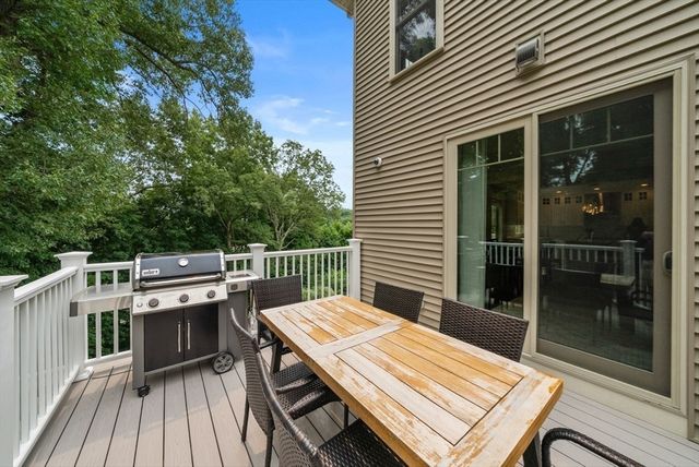 126 Walnut St 126, Wellesley, MA 02481