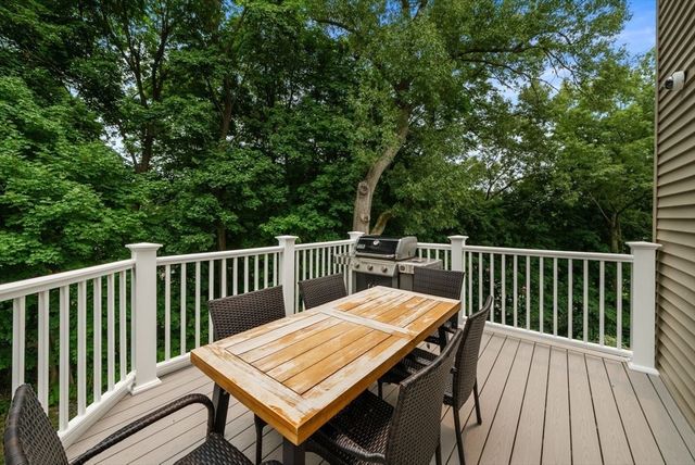 126 Walnut St 126, Wellesley, MA 02481