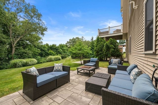 126 Walnut St 126, Wellesley, MA 02481