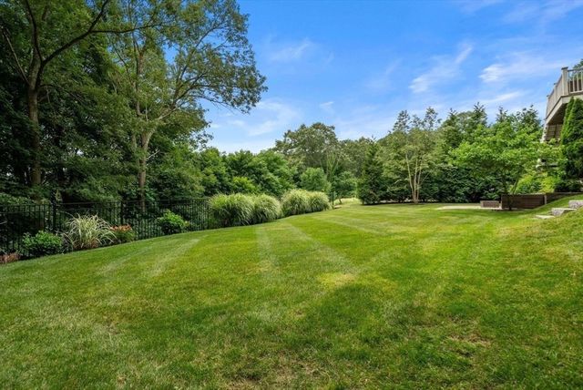 126 Walnut St 126, Wellesley, MA 02481