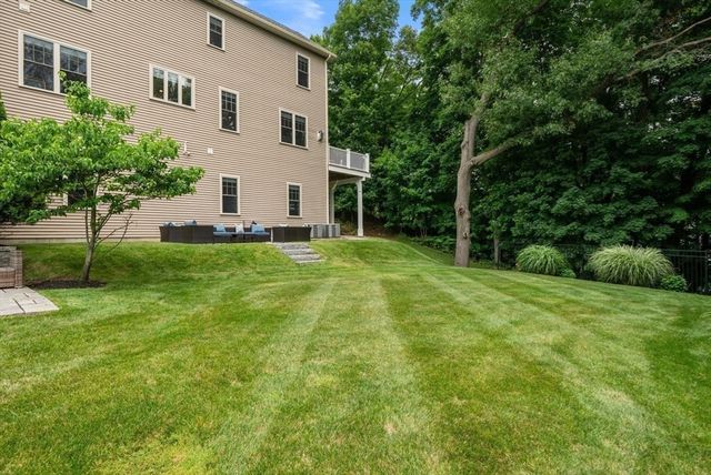 126 Walnut St 126, Wellesley, MA 02481