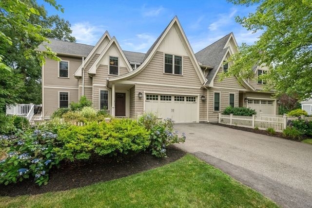 126 Walnut St 126, Wellesley, MA 02481
