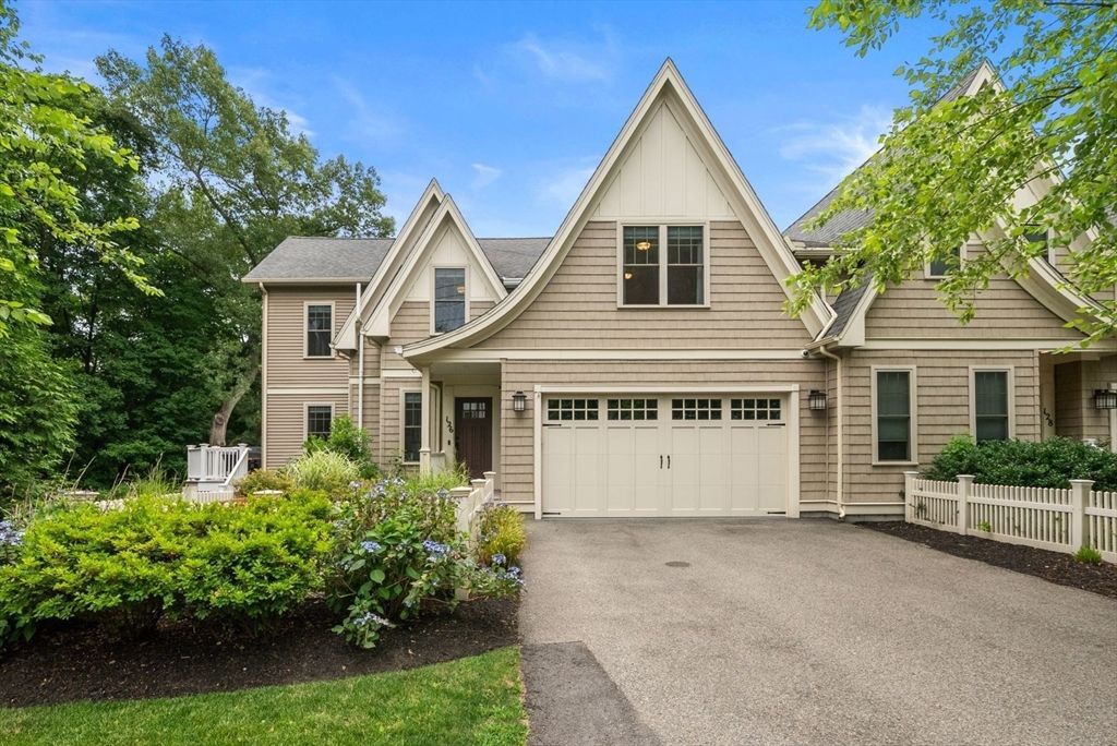 126 Walnut St 126, Wellesley, MA 02481