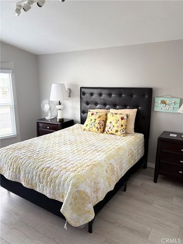 1845 Monrovia Avenue 76, Costa Mesa, CA 92627