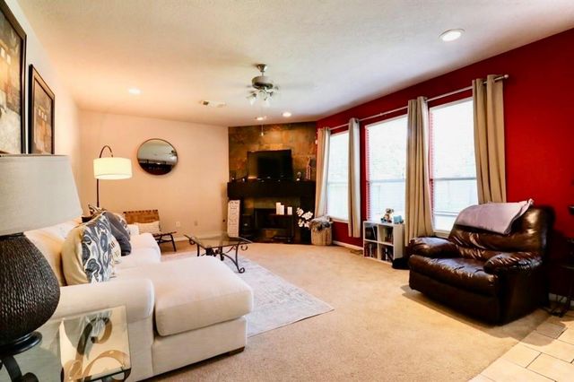 135 S Spinning Wheel Circle, The Woodlands, TX 77382
