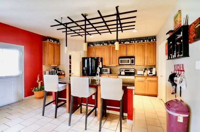 135 S Spinning Wheel Circle, The Woodlands, TX 77382