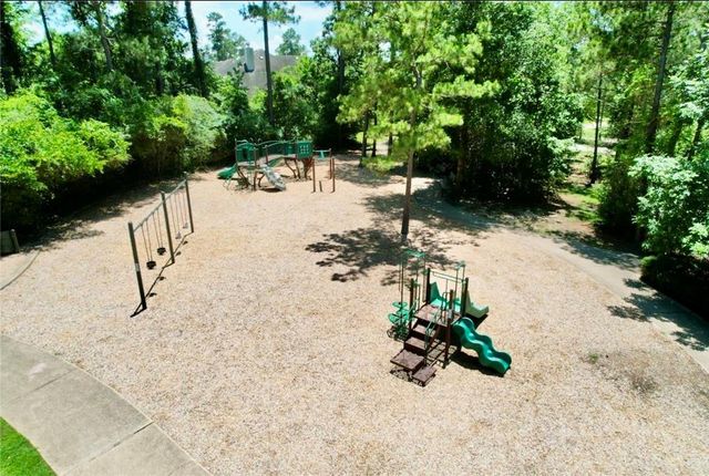 135 S Spinning Wheel Circle, The Woodlands, TX 77382