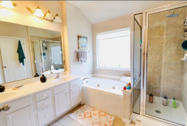 135 S Spinning Wheel Circle, The Woodlands, TX 77382
