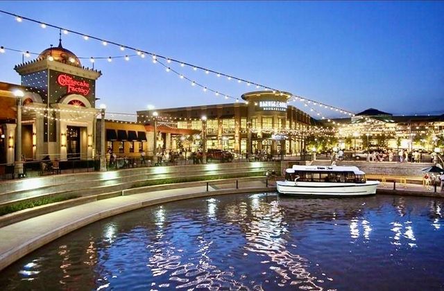 135 S Spinning Wheel Circle, The Woodlands, TX 77382