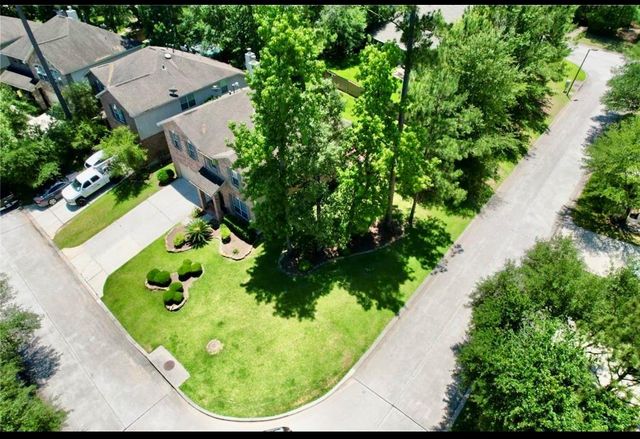 135 S Spinning Wheel Circle, The Woodlands, TX 77382