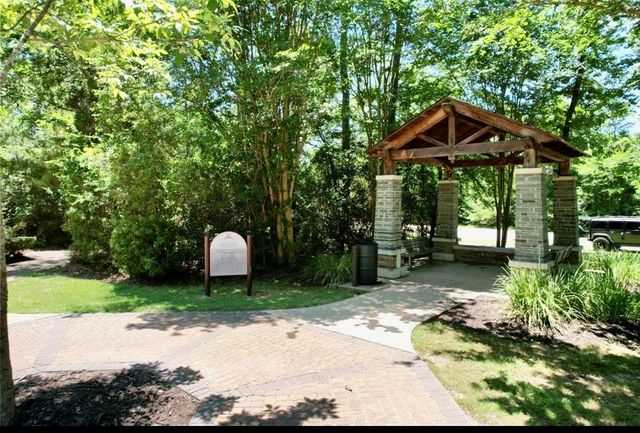135 S Spinning Wheel Circle, The Woodlands, TX 77382