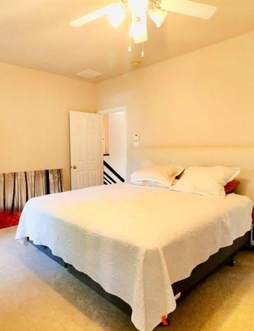 135 S Spinning Wheel Circle, The Woodlands, TX 77382