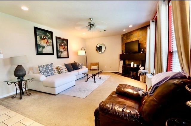 135 S Spinning Wheel Circle, The Woodlands, TX 77382