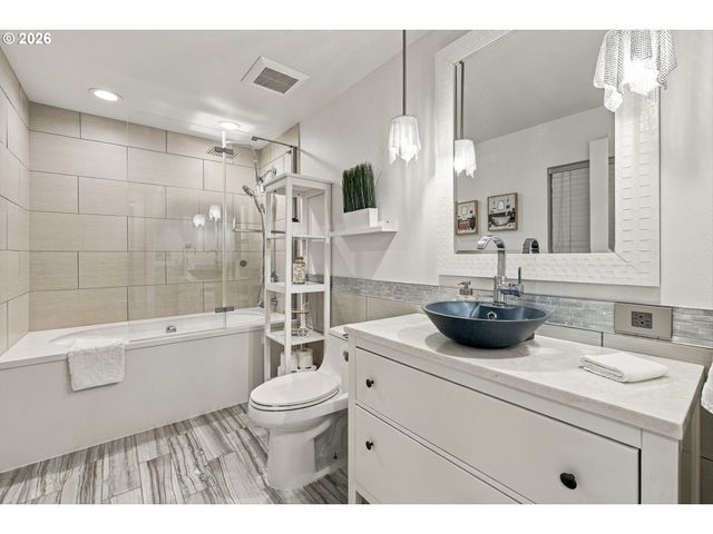 2559 Se BARNES Rd, Gresham, OR 97080