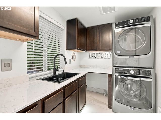 2559 Se BARNES Rd, Gresham, OR 97080