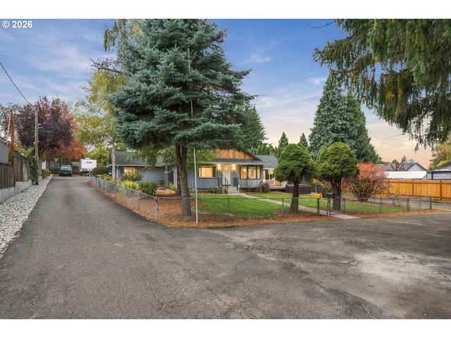 2559 Se BARNES Rd, Gresham, OR 97080