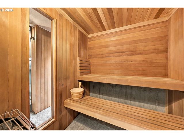 2559 Se BARNES Rd, Gresham, OR 97080