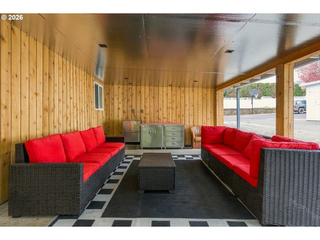 2559 Se BARNES Rd, Gresham, OR 97080