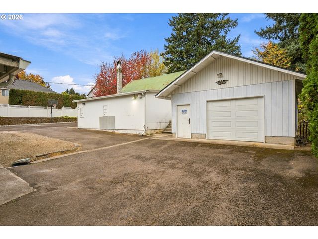 2559 Se BARNES Rd, Gresham, OR 97080