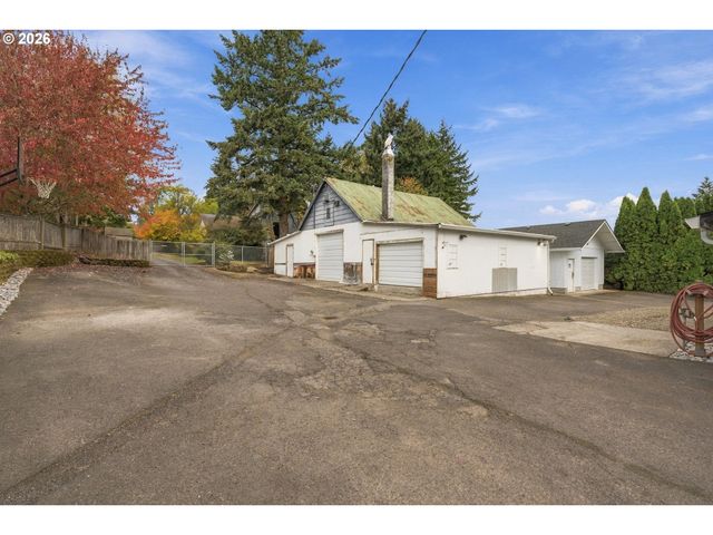 2559 Se BARNES Rd, Gresham, OR 97080