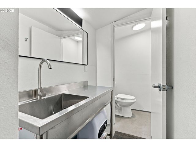 2559 Se BARNES Rd, Gresham, OR 97080