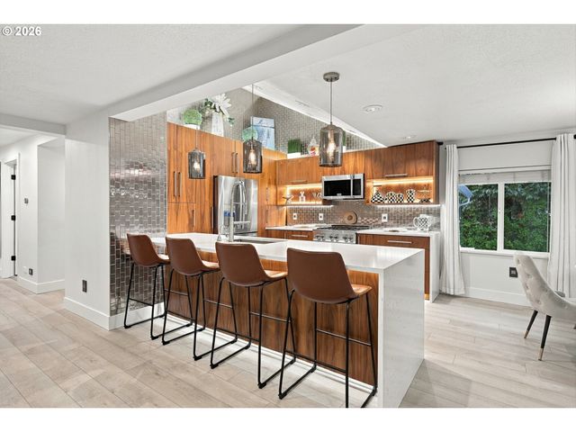 2559 Se BARNES Rd, Gresham, OR 97080