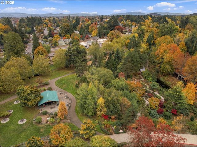 2559 Se BARNES Rd, Gresham, OR 97080