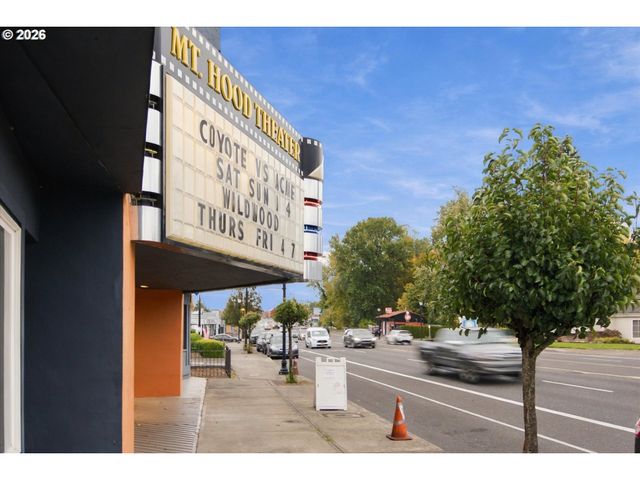 2559 Se BARNES Rd, Gresham, OR 97080