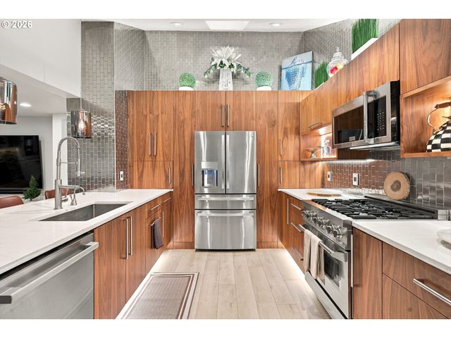 2559 Se BARNES Rd, Gresham, OR 97080