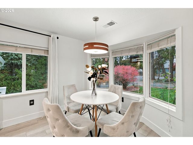 2559 Se BARNES Rd, Gresham, OR 97080