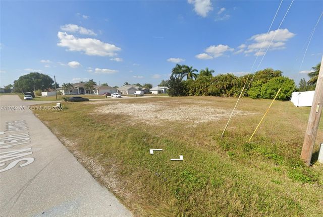 1517 NW 4th Place, Cape Coral, FL 33991