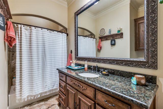 150 Hidden Valley Airpark, Shady Shores, TX 76208