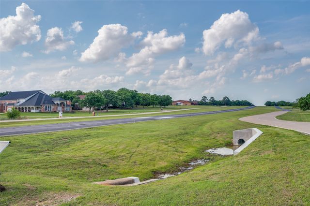150 Hidden Valley Airpark, Shady Shores, TX 76208