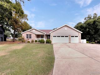 2 Royale Drive, Lake St Louis, MO 63367