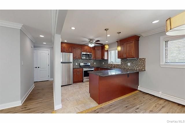 20 Perry Boulevard 1, Lindenhurst, NY 11757