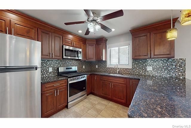 20 Perry Boulevard 1, Lindenhurst, NY 11757