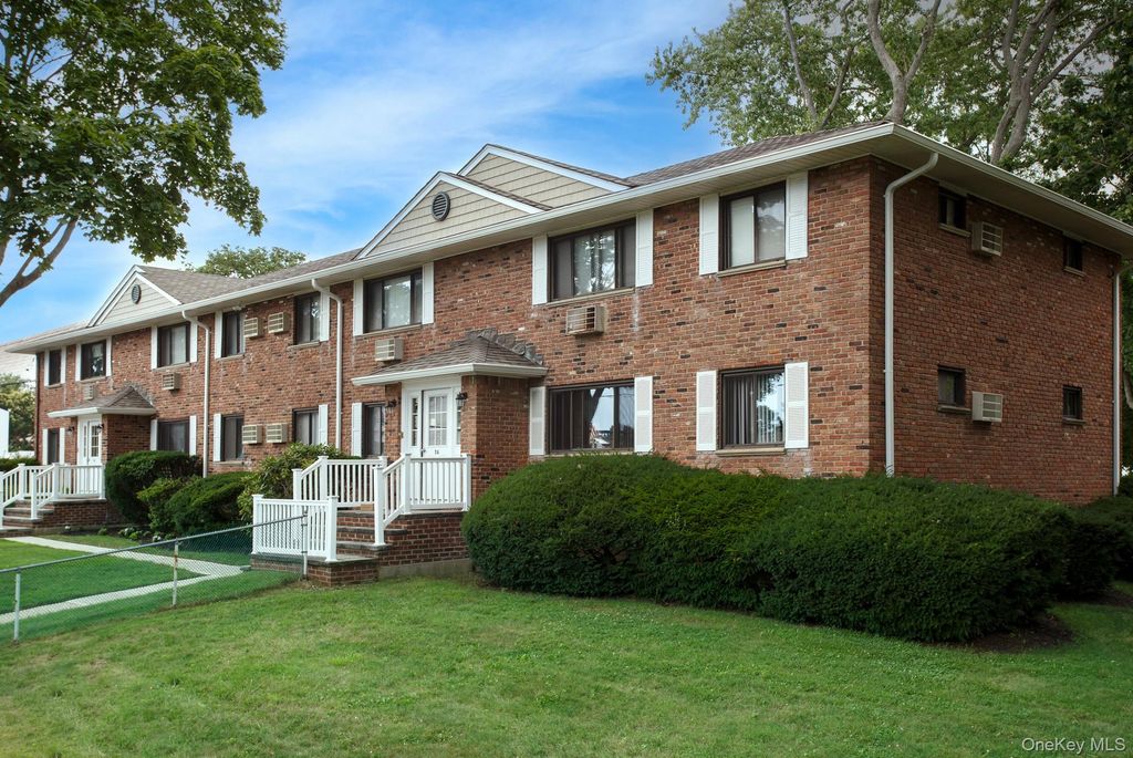 20 Perry Boulevard 1, Lindenhurst, NY 11757