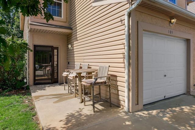 209 N 6th Terrace, Louisburg, KS 66053
