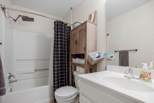 209 N 6th Terrace, Louisburg, KS 66053