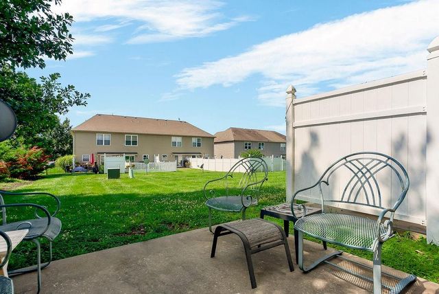 209 N 6th Terrace, Louisburg, KS 66053