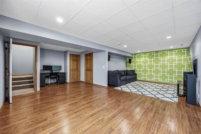 1557 Hunters Creek Way, Marion, IA 52302