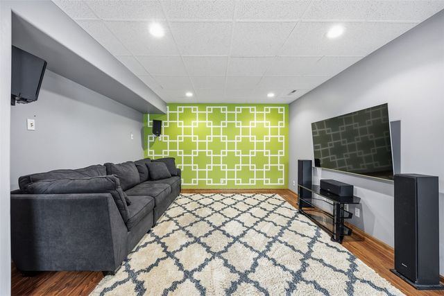 1557 Hunters Creek Way, Marion, IA 52302