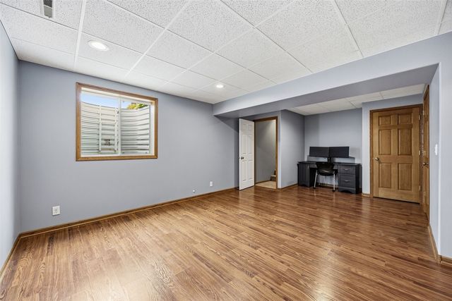 1557 Hunters Creek Way, Marion, IA 52302