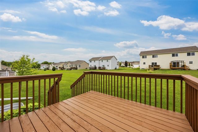 1557 Hunters Creek Way, Marion, IA 52302