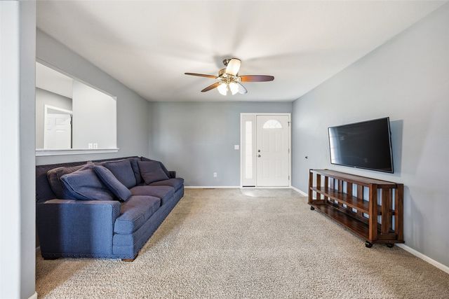 1557 Hunters Creek Way, Marion, IA 52302