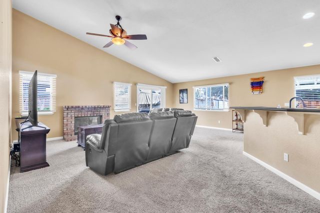 1091 Norman Dr, Manteca, CA 95336