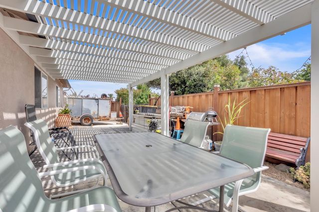 1091 Norman Dr, Manteca, CA 95336