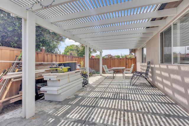1091 Norman Dr, Manteca, CA 95336