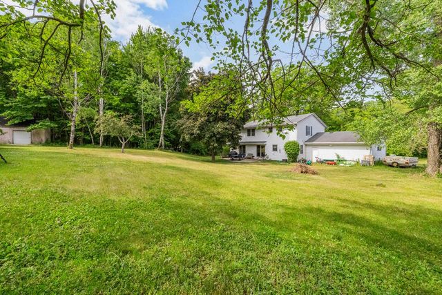 W265N7231 Thousand Oaks DRIVE, Lisbon, WI 53089